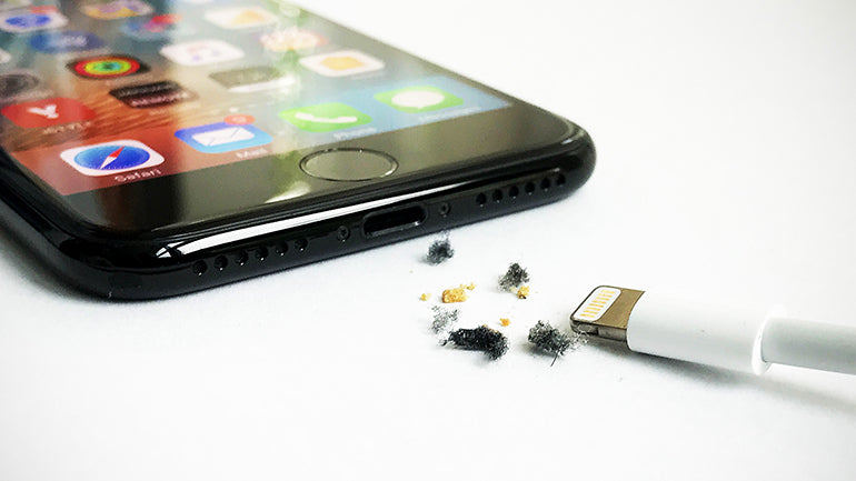 Jak vyčistit špinavý Lightning port - istyle.work