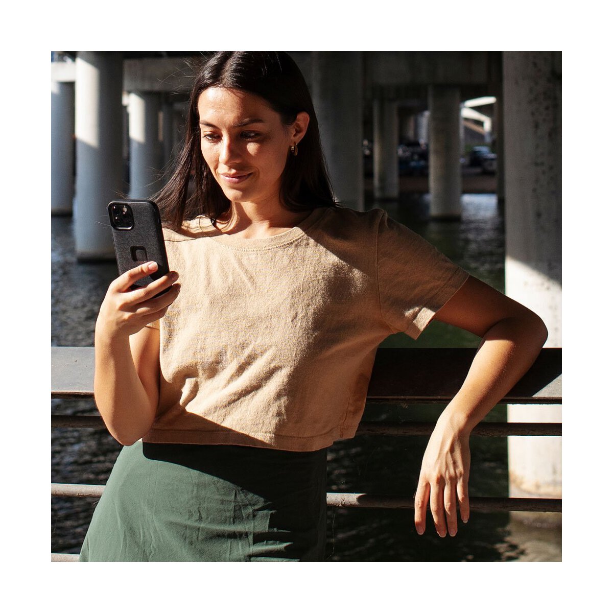 Kryt na iPhone 13 Pro Max Peak Design Mobile Everyday - šedý - istyle.work