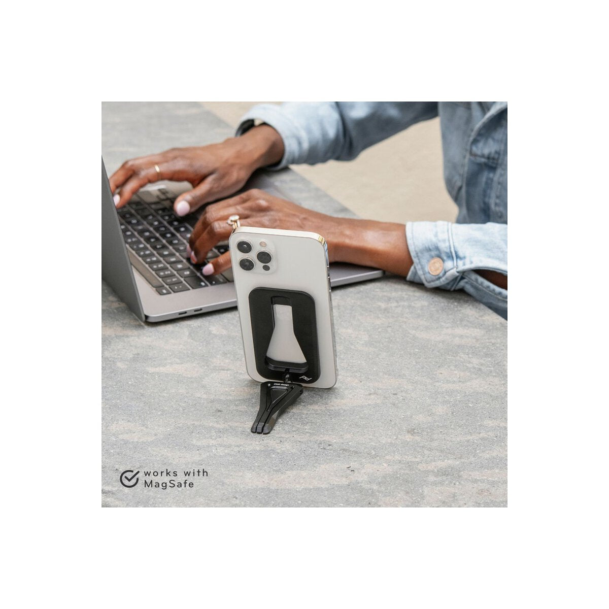 Ultrakompaktní magnetický stativ pro telefony Peak Design Mobile Tripod - černý - istyle.work