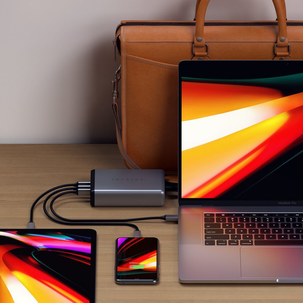 75W dvojitá USB-C PD cestovní nabíječka Satechi - vesmírně šedá - istyle.work
