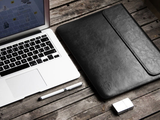 Obal na MacBook Pro 15 " Red Ant Whiskey Aroma - černý - istyle.work