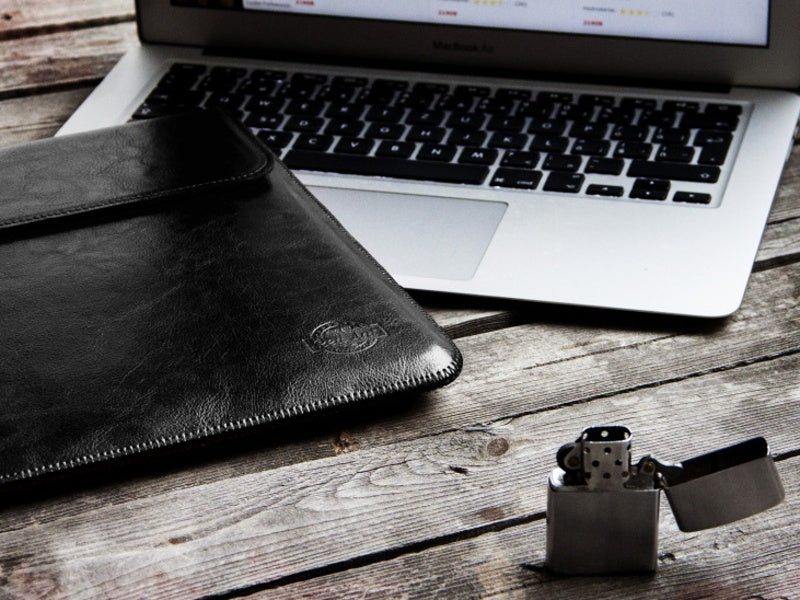 Obal na MacBook Pro 15 " Red Ant Whiskey Aroma - černý - istyle.work