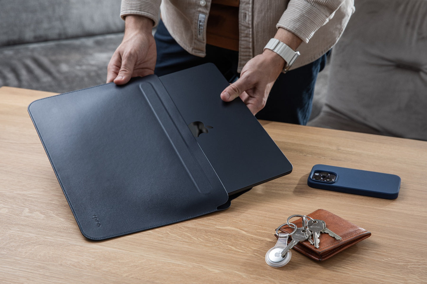 Kožený obal pro MacBook Air/Pro 13,3" Epico - tmavě modrý - istyle.work