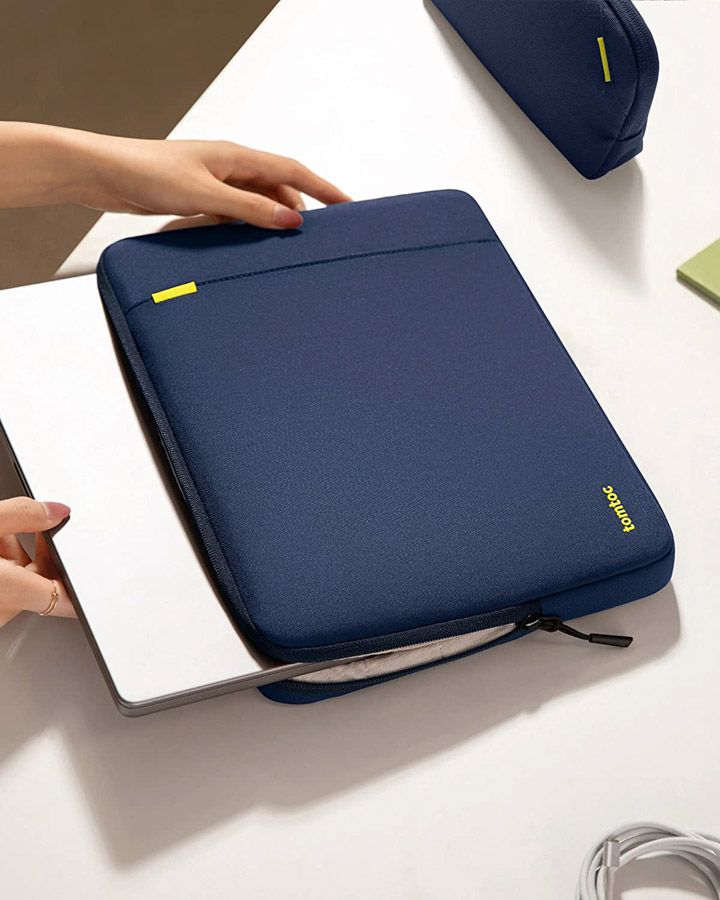 Pouzdro a brašna pro MacBook Pro 14" tomtoc Sleeve Kit - modré