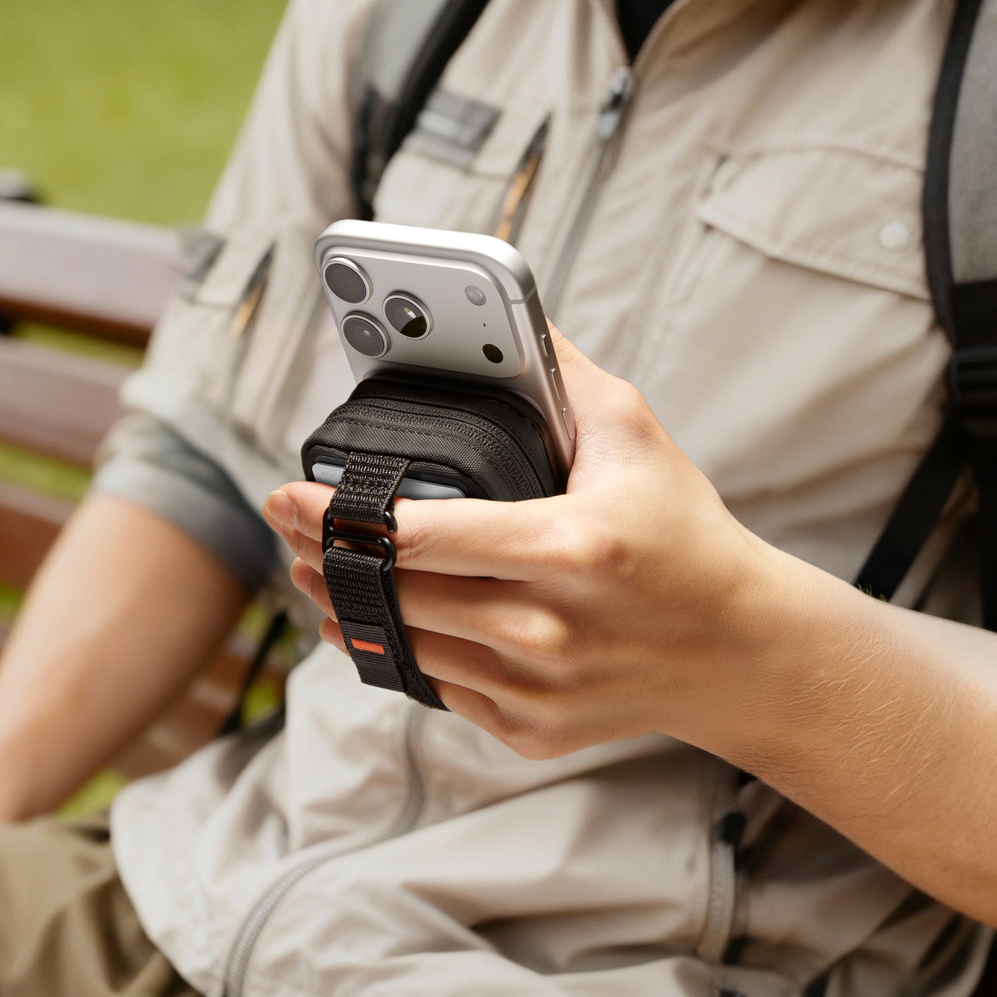 Univerzální organizér Spigen Portable Organizer Pouch TintapZip MagSafe - černý