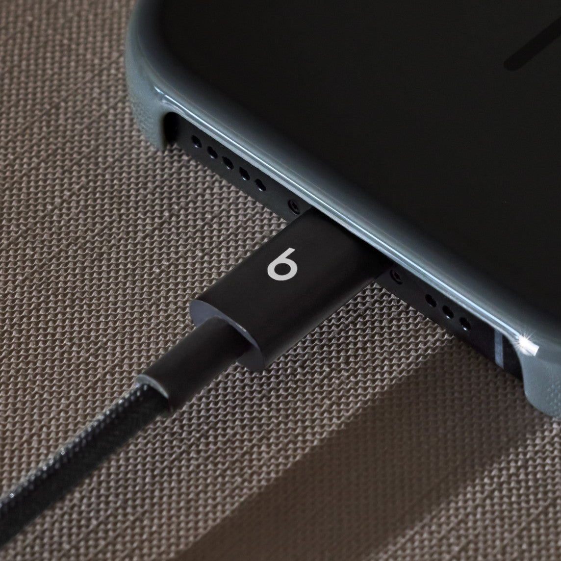 Dva opletené kabely Beats USB‑C na USB‑C (1,5 m) – sytě černé