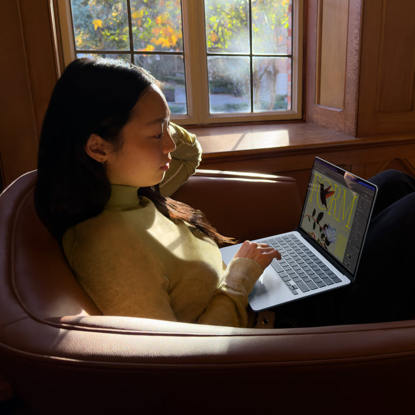 MacBook Air 13", Apple M5 čip, 10jádrové CPU, 10jádrové GPU, 32 GB, 2TB SSD, CZ - stříbrná - istyle.work