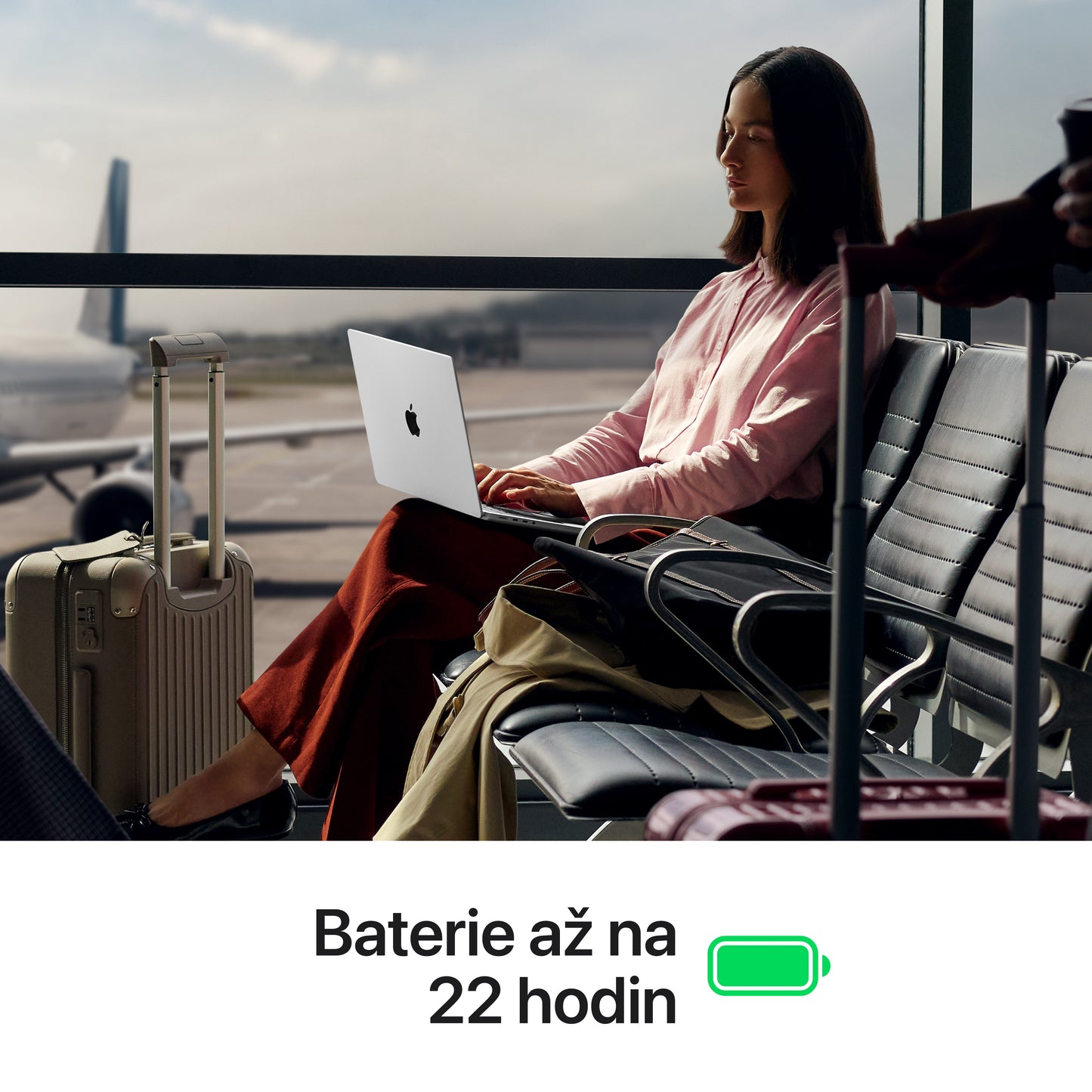 MacBook Pro 14,2", Apple M5 Pro 15jádrové CPU, 16jádrové GPU, 24GB, 1TB SSD – stříbrný (otevřený) - istyle.work