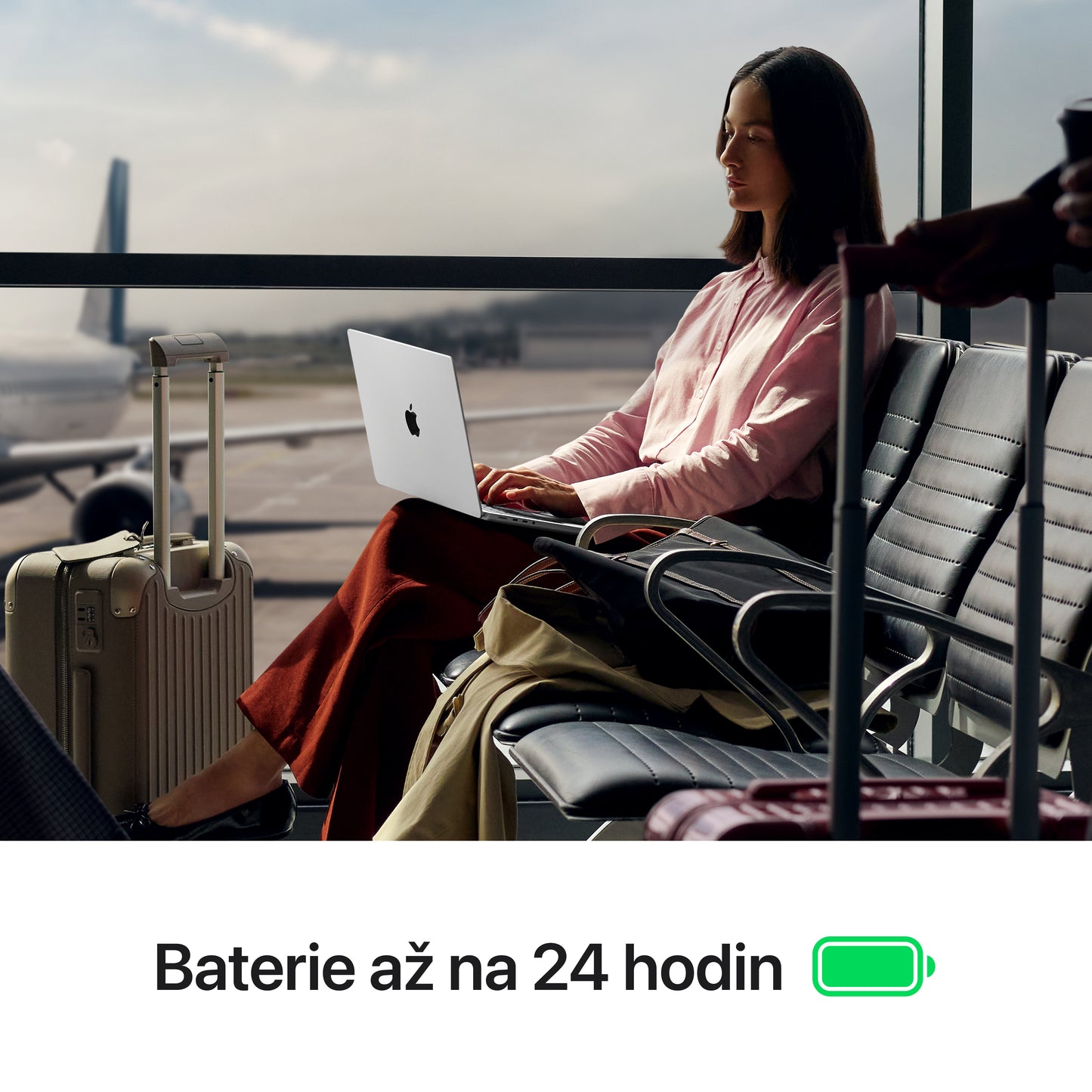 MacBook Pro 14,2”, Apple M5 čip, 10jádrové CPU, 10jádrové GPU, 16GB, 512GB SSD, CZ - stříbrný (otevřený) - istyle.work