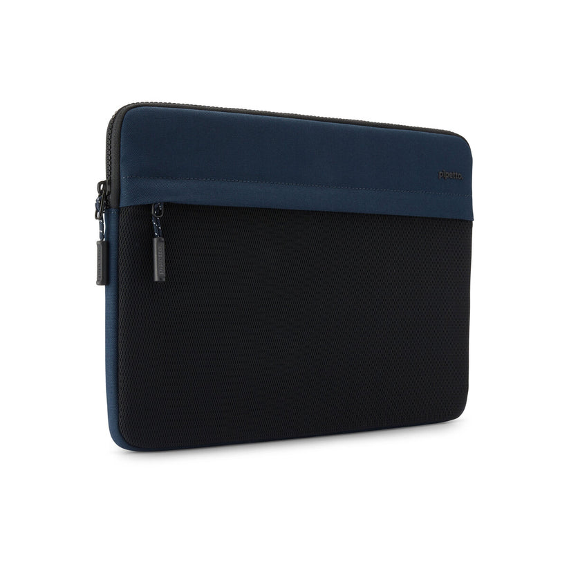 Pouzdro pro MacBook 14" Pipetto Expand Sleeve - tmavě modré - istyle.work