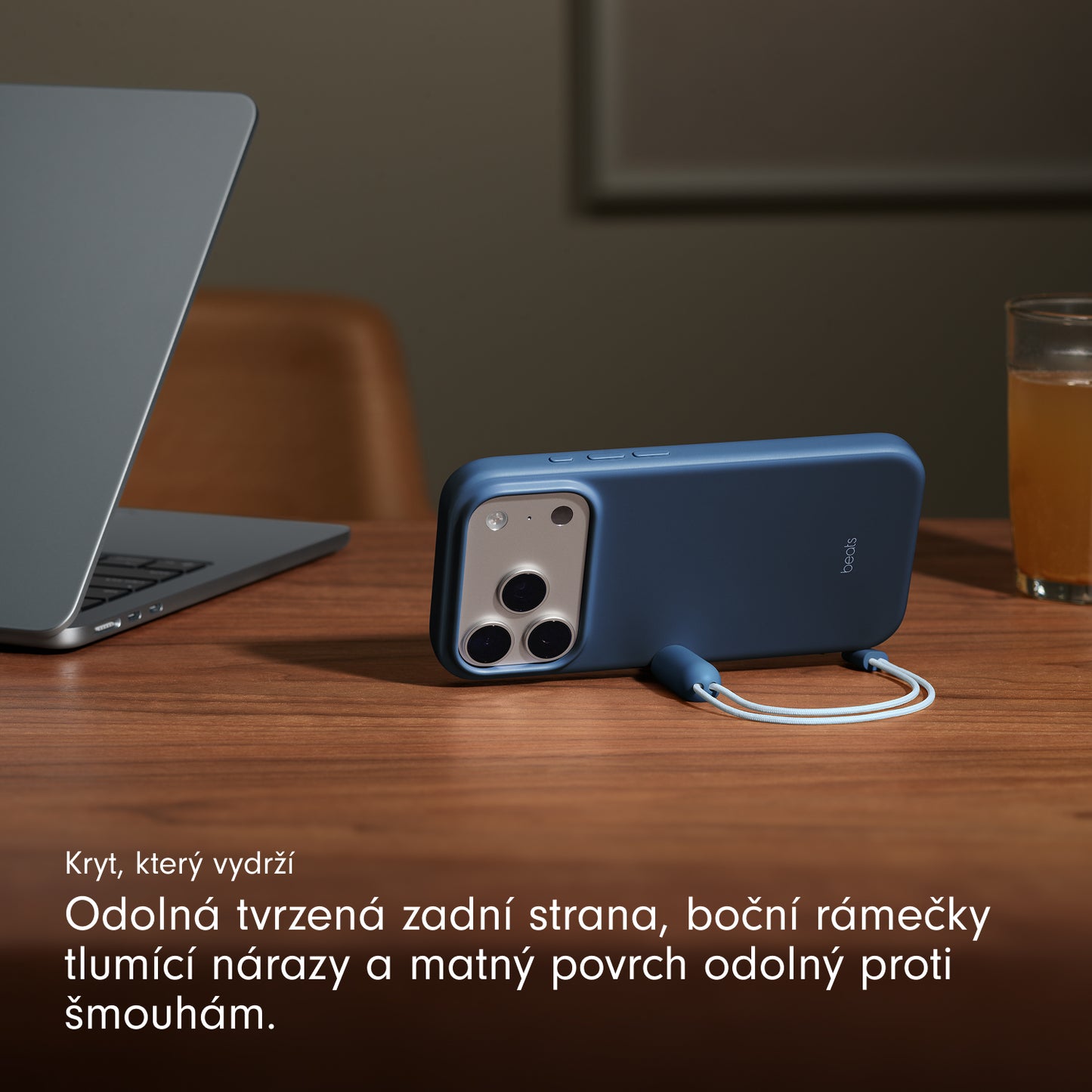 Kryt se stojánkem pro iPhone 17 Pro Beats s MagSafe a ovladačem fotoaparátu - hlubinně modrý - istyle.work