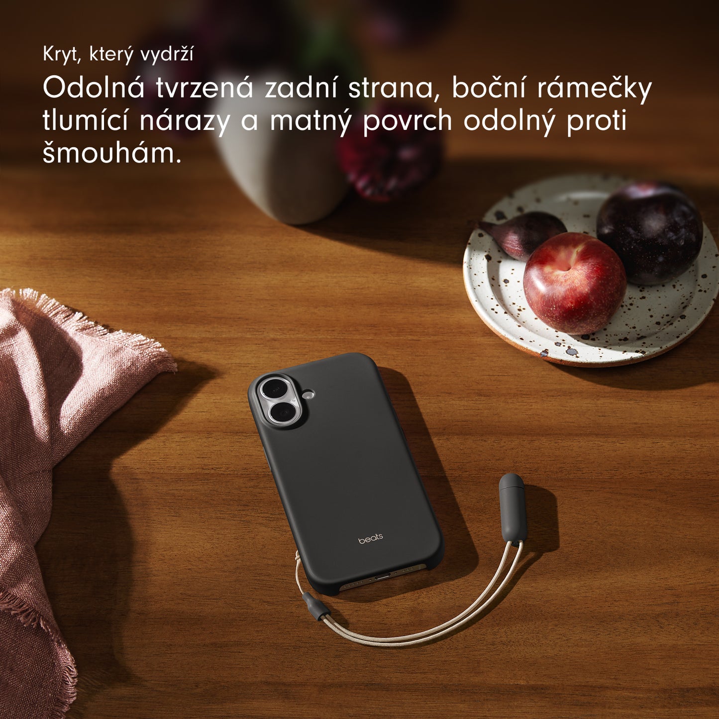 Kryt se stojánkem pro iPhone 17 Beats s MagSafe a ovladačem fotoaparátu - granitově šedý - istyle.work