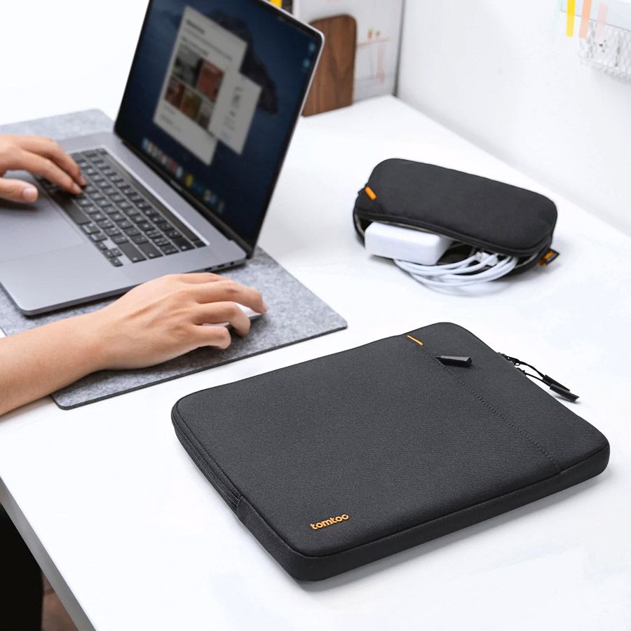 Brašna pro MacBook Pro 13" tomtoc Briefcase – černá