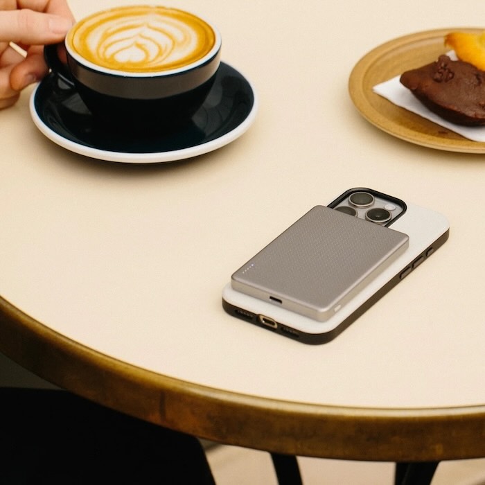 MagSafe powerbanka Native Union Active 5000mAh - stříbrná - istyle.work