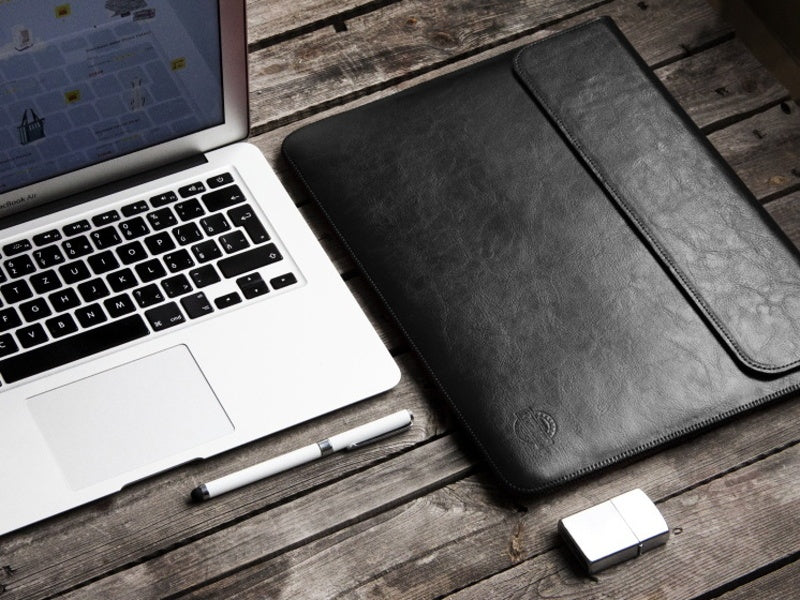 Obal na MacBook Pro 13 / Air Retina Red Ant Whiskey Aroma - černý - istyle.work