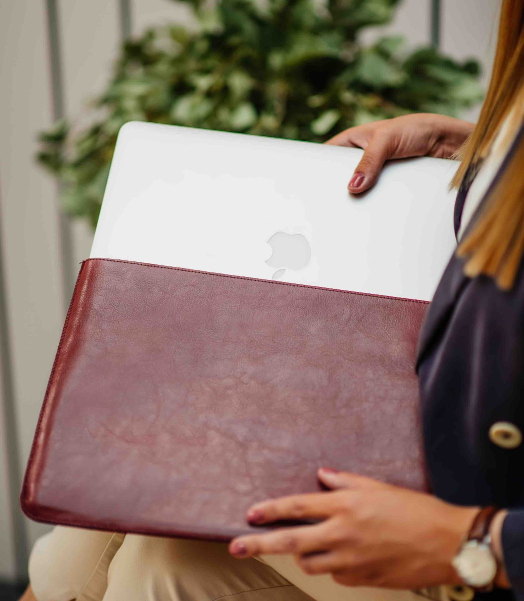 Obal na MacBook Pro 16" Red Ant Whiskey Aroma - červený - istyle.work