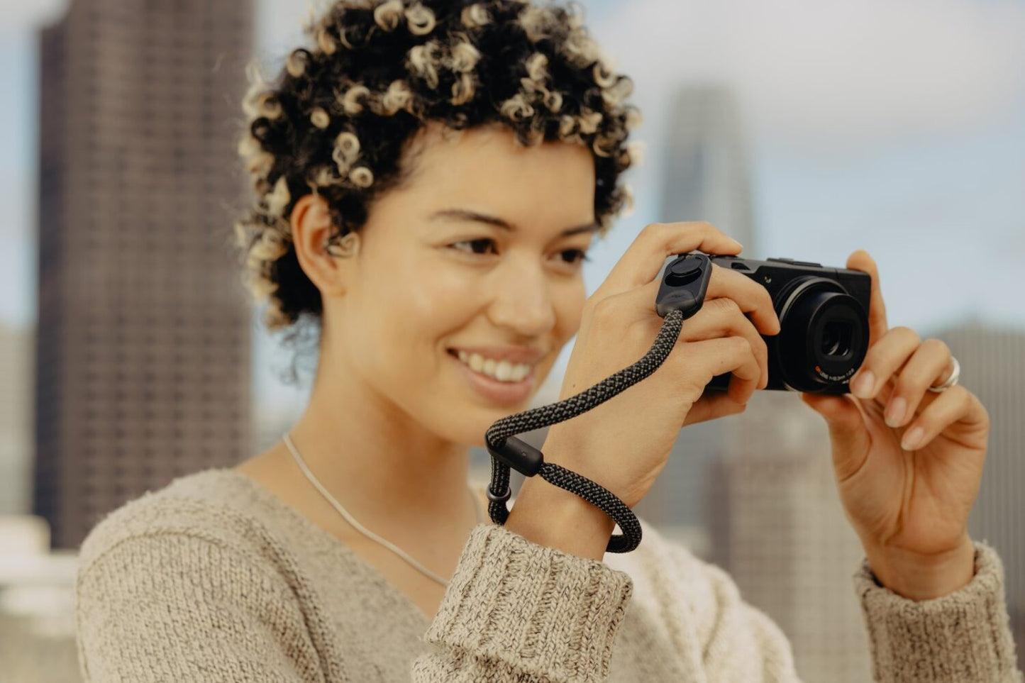 Minimalistický zápěstní popruh na fotoaparát Peak Design Cuff Rope Strap