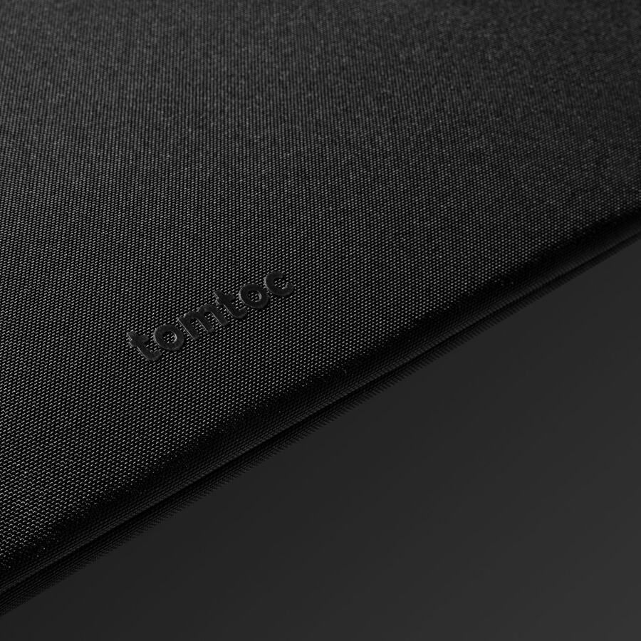 Pouzdro pro MacBook 16" tomtoc Voyage-A16 - černé - istyle.work