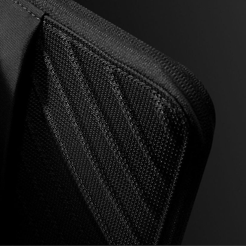 Pouzdro pro MacBook 16" tomtoc Voyage-A16 - černé - istyle.work