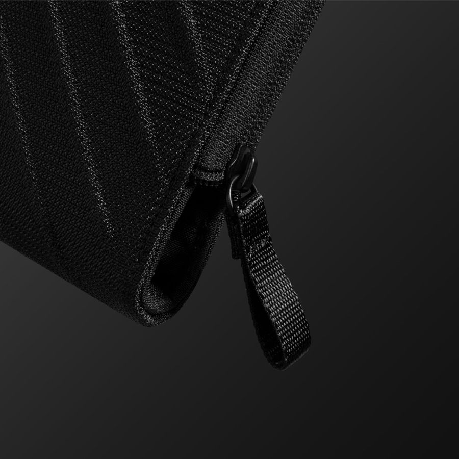 Pouzdro pro MacBook 16" tomtoc Voyage-A16 - černé - istyle.work