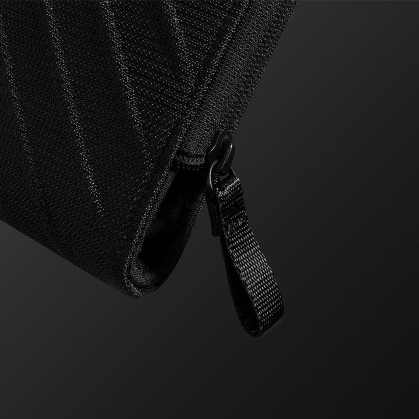 Pouzdro pro MacBook 16" tomtoc Voyage-A16 - černé - istyle.work