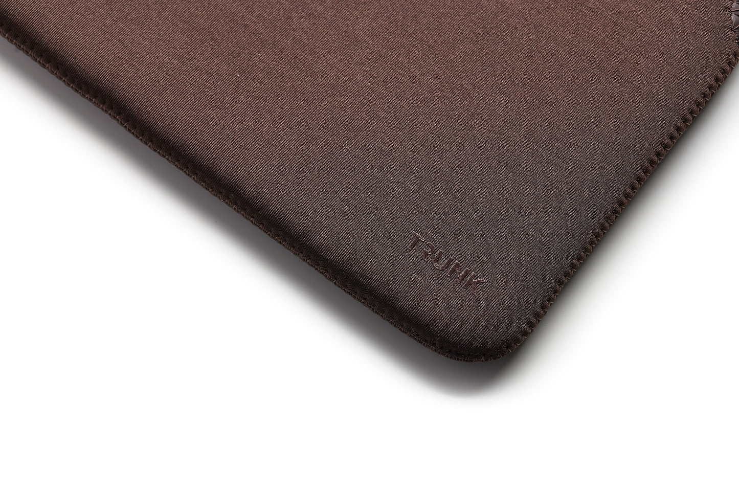 Pouzdro pro MacBook 13" Trunk Neoprene Sleeve - hnědé - istyle.work