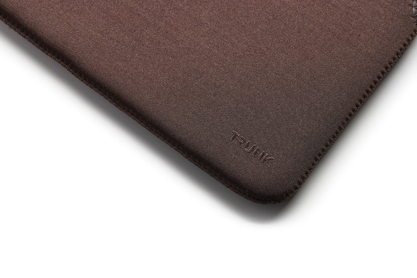 Pouzdro pro MacBook 13" Trunk Neoprene Sleeve - hnědé - istyle.work