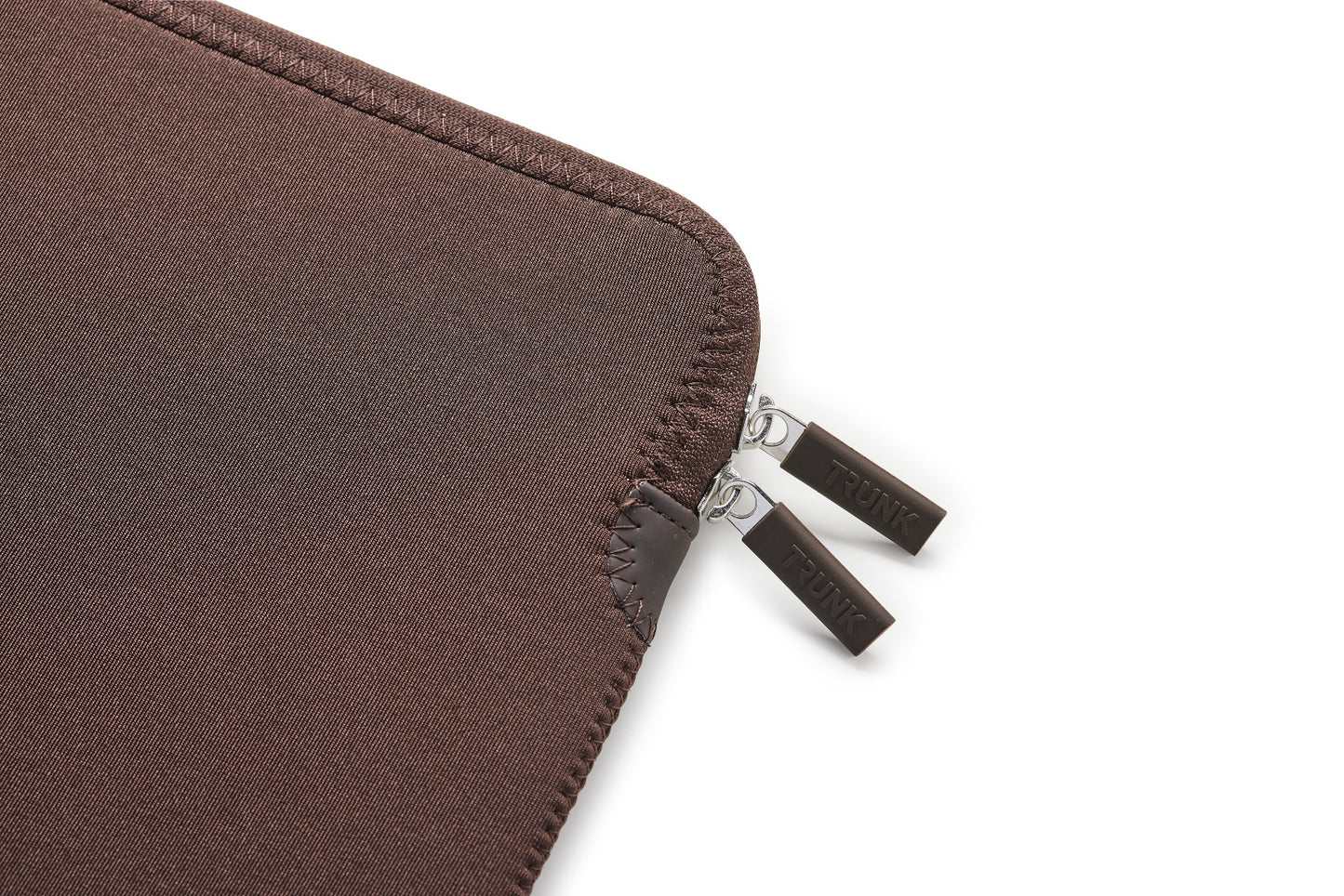 Pouzdro pro MacBook 13" Trunk Neoprene Sleeve - hnědé - istyle.work