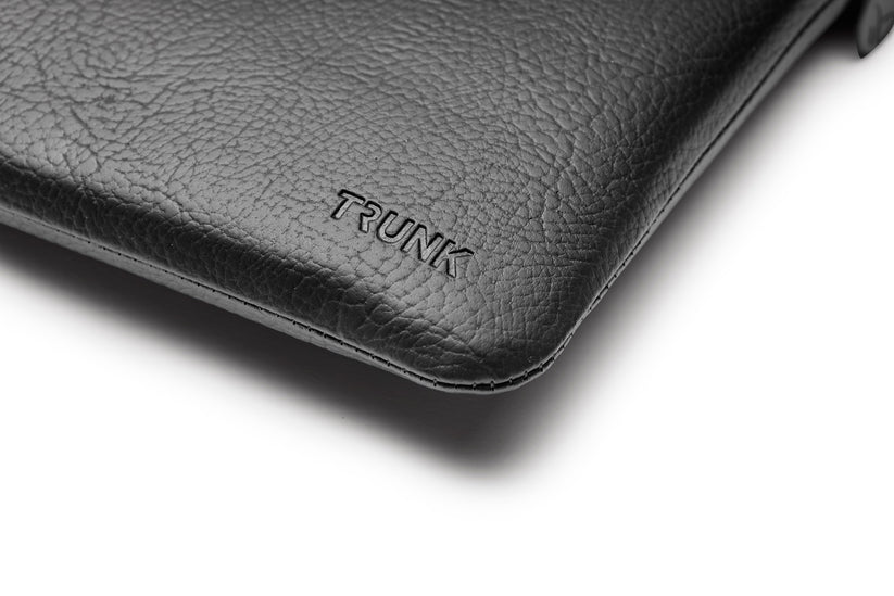 Pouzdro pro MacBook 13" Trunk Apple Peel Sleeve - černé - istyle.work
