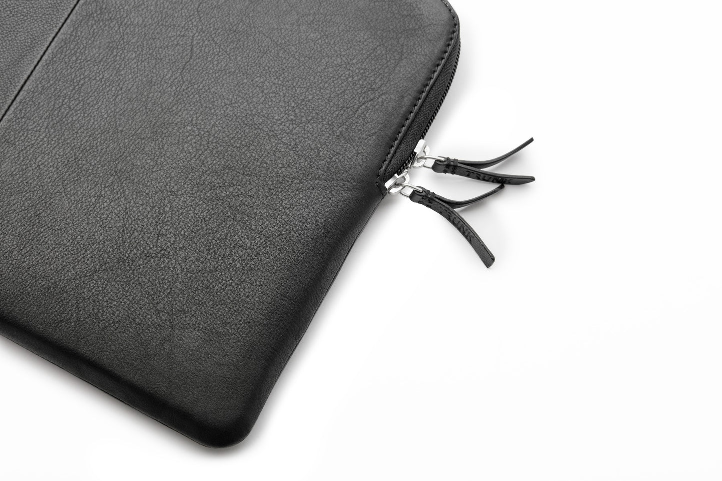 Pouzdro pro MacBook Pro 16" Trunk Leather Sleeve - černé - istyle.work