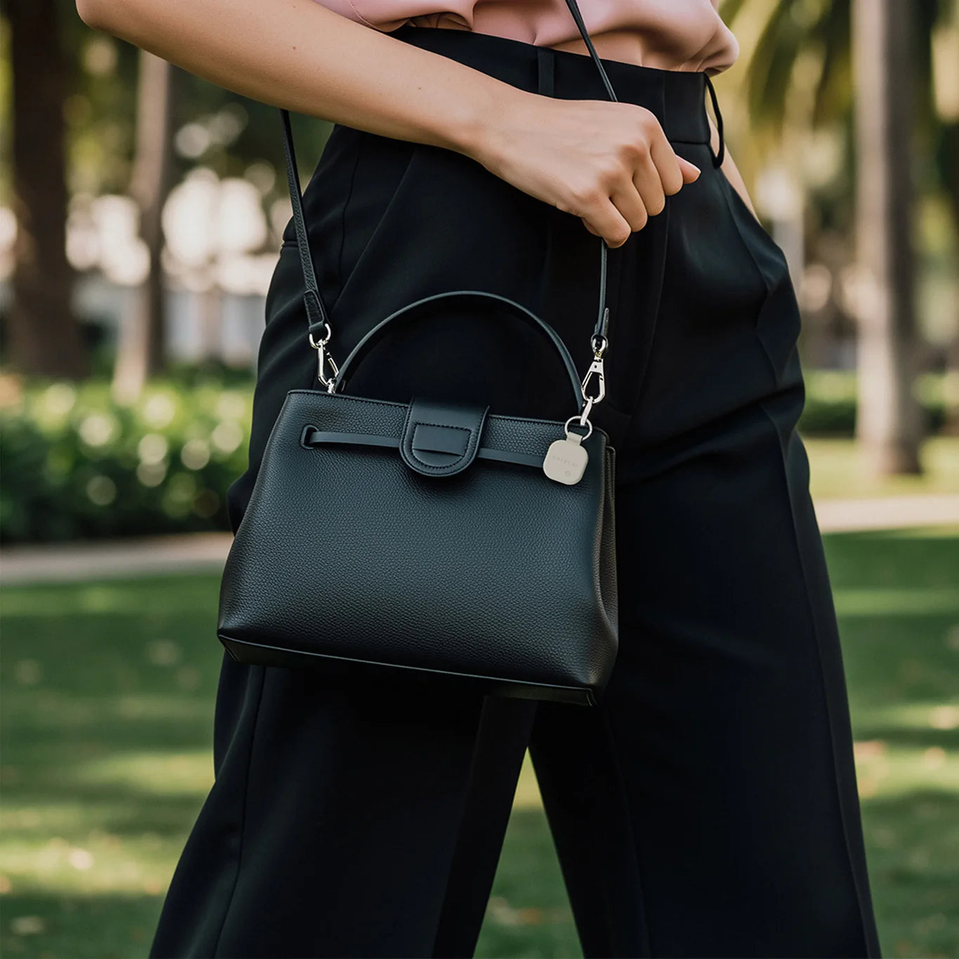 Lokátor na klíče Satechi Vegan-Leather FindAll Keychain – růžový